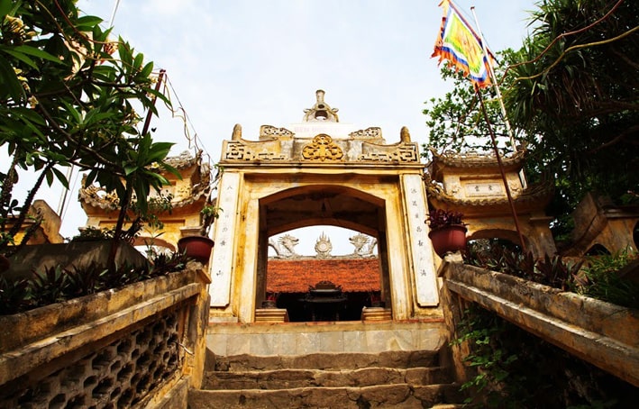 Cổng tam quan đền Độc Cước Sầm Sơn