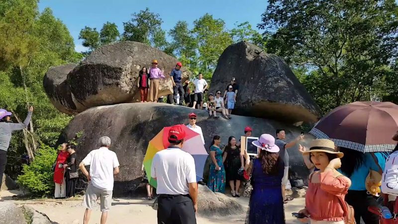 Nên tham quan Hòn Trống Mái vào thời gian nào?