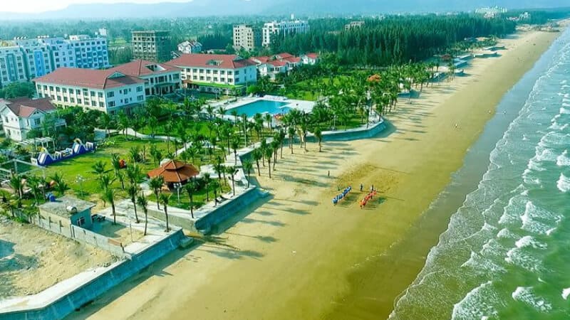 So sánh biển Hải Tiến và Sầm Sơn về tiềm năng du lịch