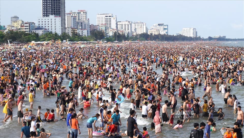 So sánh biển Hải Tiến và Sầm Sơn | Nên đi biển nào 2025