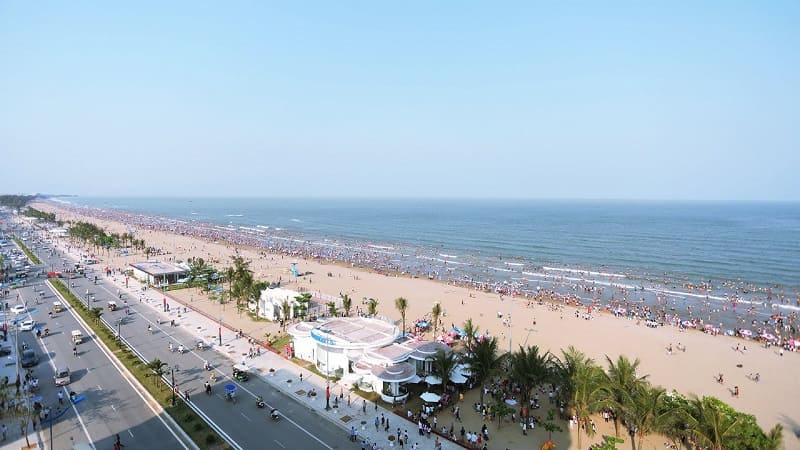 So sánh biển Hải Tiến và Sầm Sơn về tiềm năng du lịch